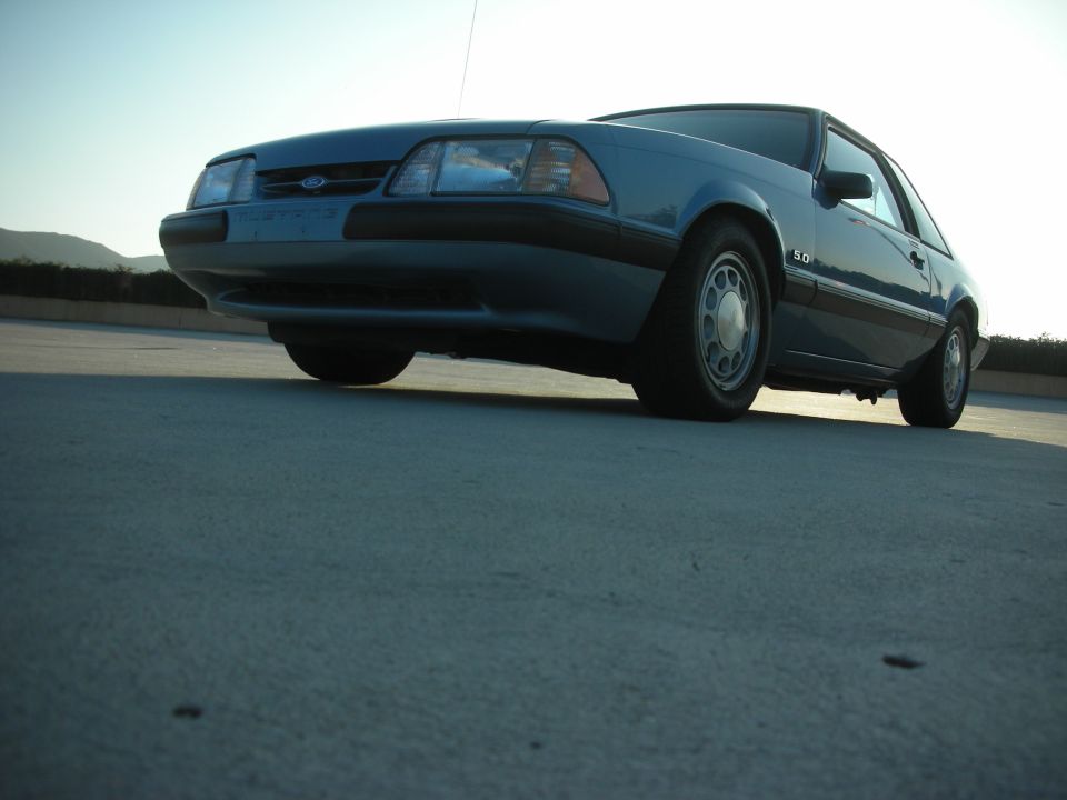 Blue 1990 Ford Mustang 5.0 coupe, 3q-front view