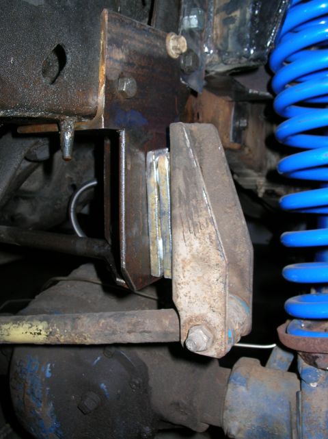 1985 Ford Bronco II - The trac bar used to center the vehicle is also a bit tricky because it mounts right under the steering box and theres really no room for a…