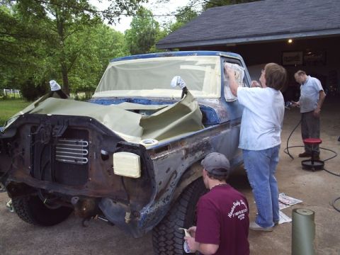 1978 Ford Bronco - Everyone got involved in the end. This is the day before I was leaving for the F100 Supernats.