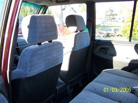 1988 Suzuki Samurai - Interior view of a Suzuki Sidekick, showing the rear seats and door panel. The photo is dated 01/03/2006.