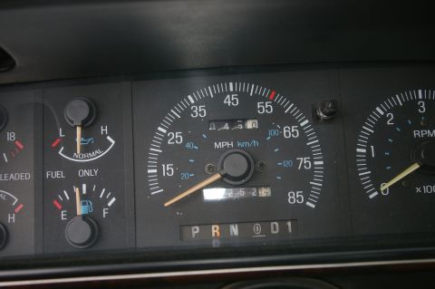 1986 Ford Bronco - Dashboard gauges display speed, fuel, oil, and RPM, with an odometer reading 045010 and gear selector.