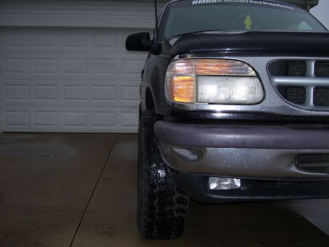 1996 Ford Explorer - Front view of a Ford Explorer, possibly a 1998 model, parked in front of a garage door.