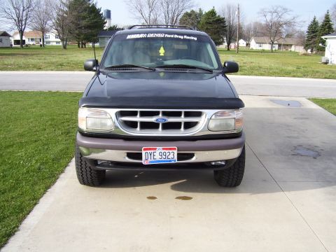 1996 Ford Explorer - This 1996 Ford Explorer is seen from the front, its distinctive grille and headlights.