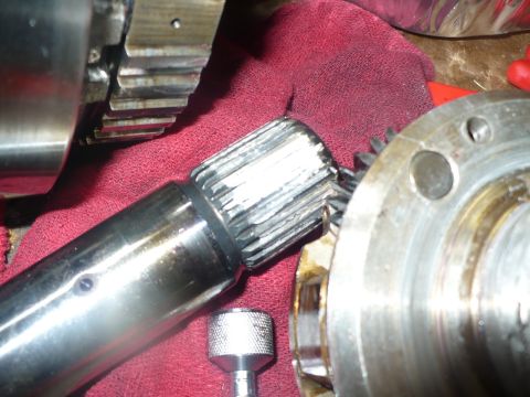 1995 Ford Bronco - old planetary splines in hardened steel output shaft pic 1