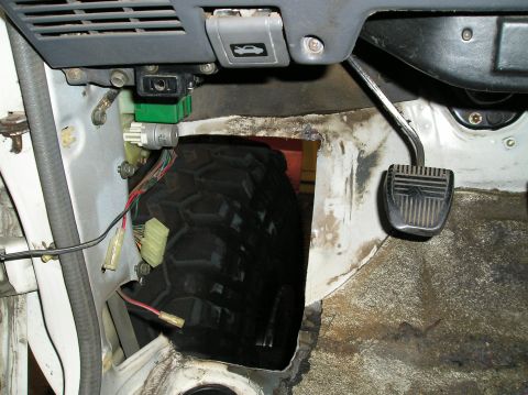 1986 Toyota Hilux - driver side hacked
