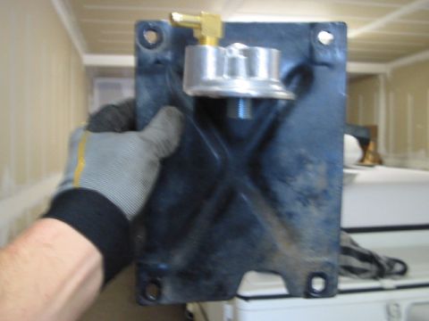1995 Ford Bronco - Filter mount mounted on bracket