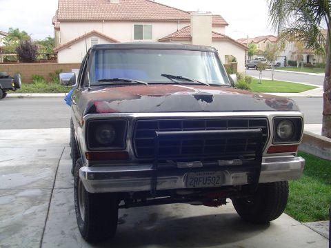 1978 Ford Bronco - This 1978 Ford Bronco shows significant paint wear on its hood and front end.