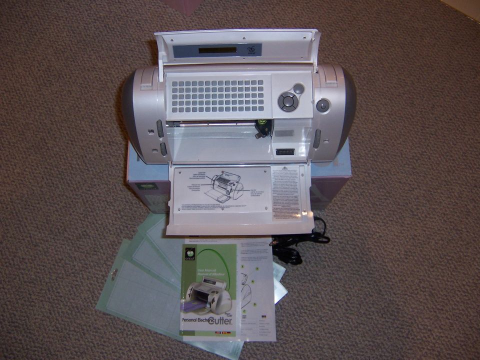 Personal electronic cutting machine with manual and cutting mats