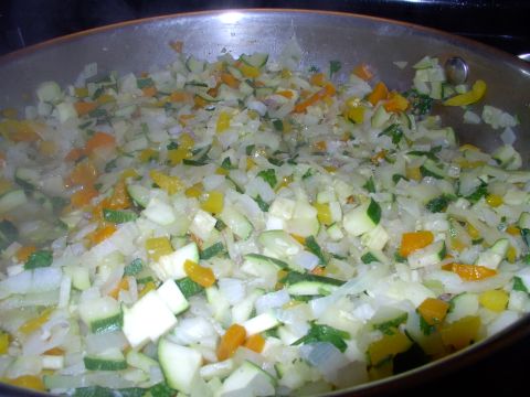 1986 Ford Bronco - It takes only a few minutes until almost all the veggies are cooked, except those few white looking zuccini chucks in the front left of the…