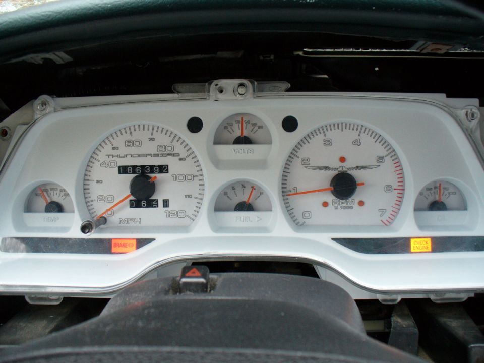 1995 Ford Thunderbird instrument cluster with odometer showing 186392 miles