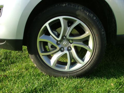 2007 Citroen C-Crosser - Close-up of the front wheel and fender of a 2007 Citroen C-Crosser.