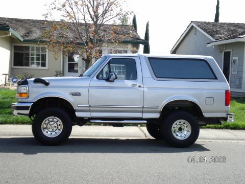 1996 Ford Bronco - 2 1/2" Rough Country lift. Last picture before all the chrome goes away.