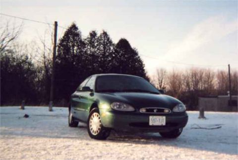 1999 Mercury Sable - Front right quarter view of the car. Good thing the camera isn't good enough to show blemishes. :)