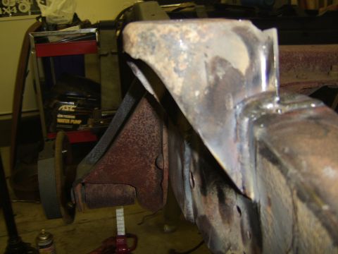 1985 Ford Ranger - Rear Cab Mount.