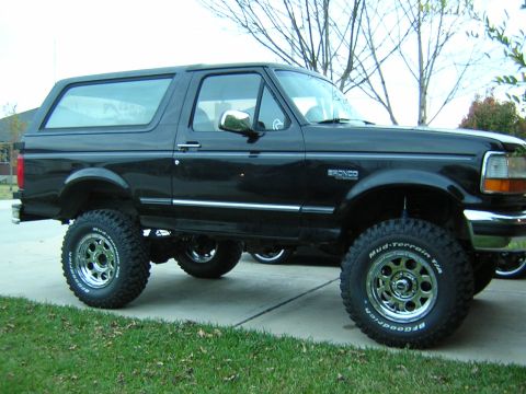 1994 Ford Bronco - This 1994 Ford Bronco features a lifted suspension and aftermarket wheels.