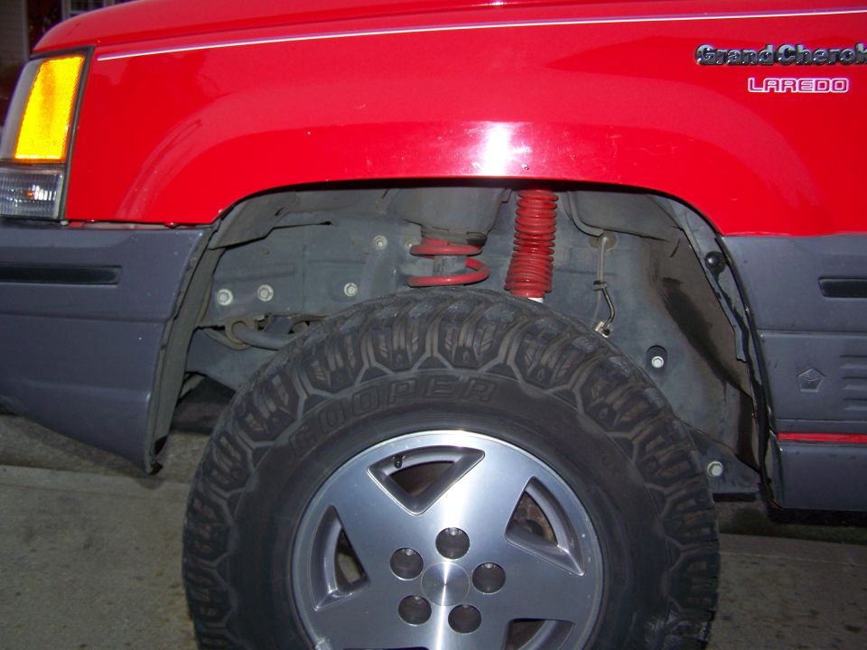 1994 Jeep Grand Cherokee Laredo front fender, wheel, and suspension components