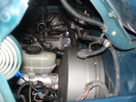 1996 Ford F-150 - Close-up of the brake booster and master cylinder assembly in a 1996 Ford F-150.