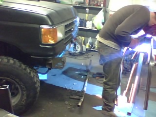 1990 Ford Bronco - a nother weld and back on the bronco again
