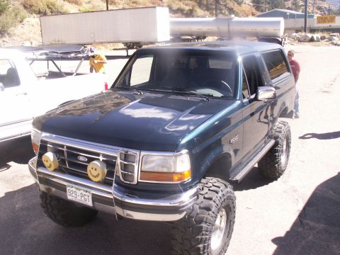 1986 Ford Bronco - This dark green Ford Bronco appears to be a 1992 model, not a 1986 as claimed.