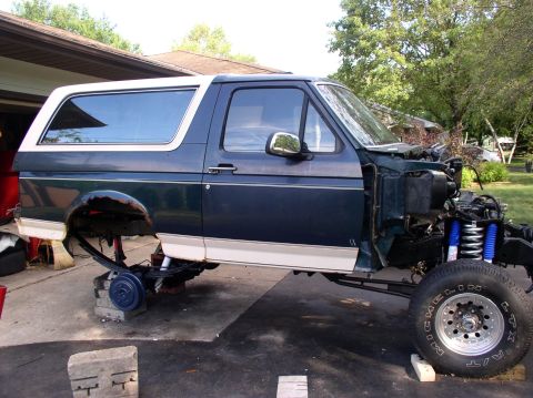 1993 Ford Bronco - I started restoration, removed the motor and front clip