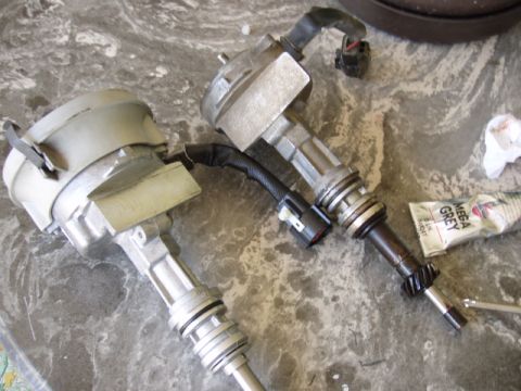1995 Ford F-150 - New distributor cap with half vs. Old distributor (damaged)