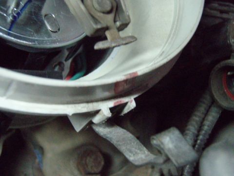 1995 Ford F-150 - Mark at the top down, to mark the position of the rotor, before removing the distributor and mount the new distributor in the same position…