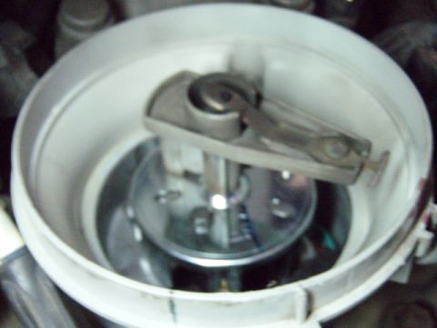 1995 Ford F-150 - New distributor, mounted and on time, guiding me by the mark of the position of the rotor