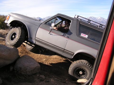 1990 Ford Bronco - Peacefully climbin' the rock :D