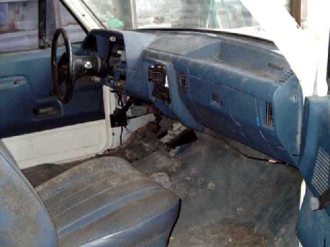 1988 Ford Bronco - blue interior