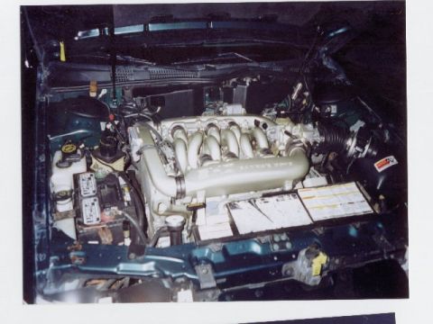 1994 Ford Taurus - Close up on the motor