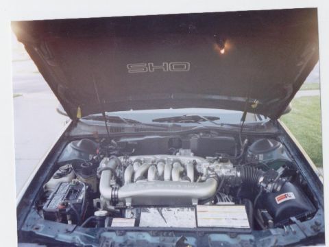 1994 Ford Taurus - Engine in the daylight