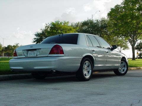 2002 Ford Crown Victoria photo