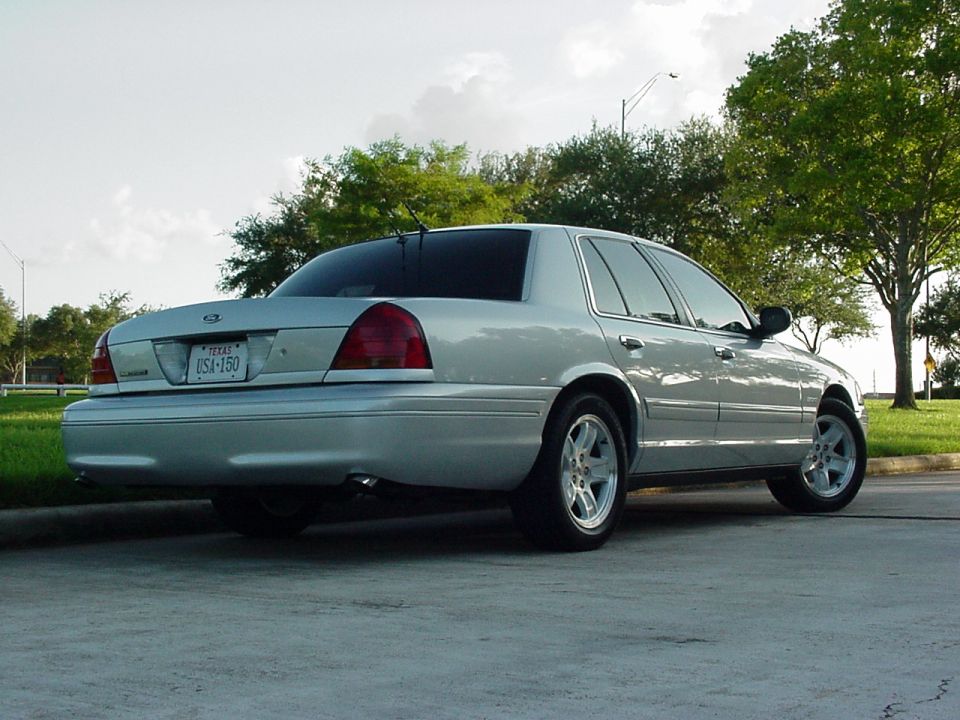 2002 Ford Crown Victoria “Sportglide”