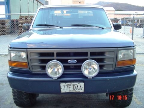 1995 Ford F-150 - This 1995 Ford F-150 is equipped with two large fog lights mounted on the front bumper.