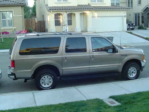 2000 Ford Excursion photo