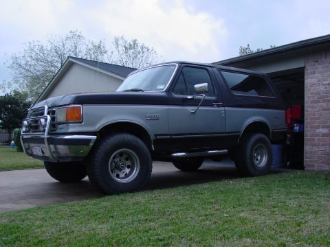 1988 Ford Bronco - Driveway poser