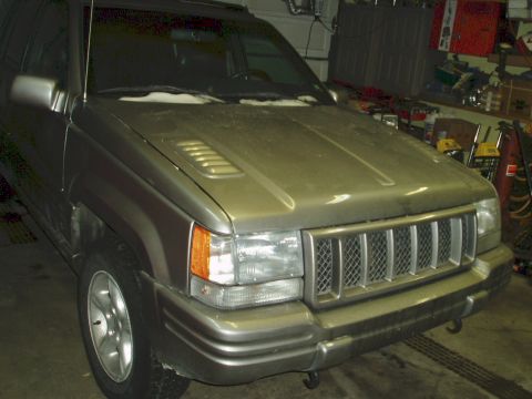 2000 Ford E350 - Frontal view of a Jeep Grand Cherokee, likely from the late 1990s, parked indoors.