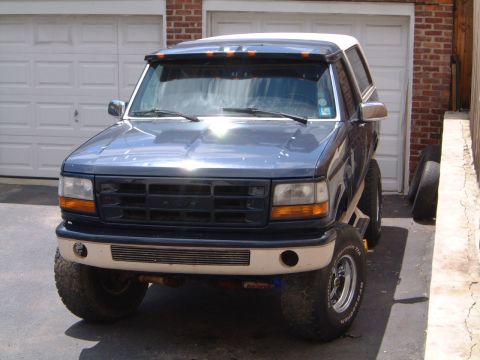 1992 Ford Bronco - ahhh...that fine ford paint holding up on the hood