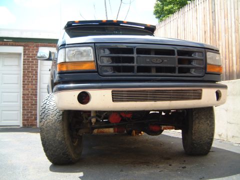 1992 Ford Bronco - grrr....threatening ground shot...ooooo