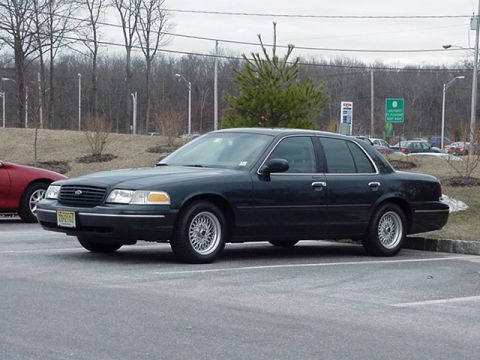 1999 Ford Crown Victoria photo