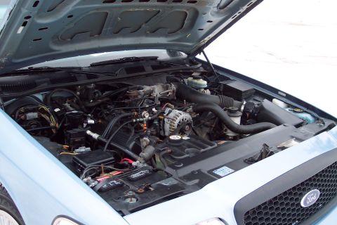 2001 Ford Crown Victoria - Engine bay of a 2001 Ford Crown Victoria, showing the V8 engine and associated components.