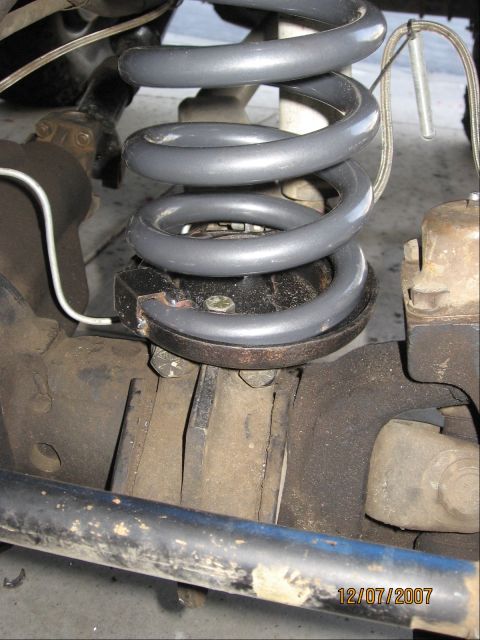 1994 Ford Bronco - Close-up view of a gray coil spring suspension component, dated 12/07/2007.