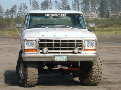 1978 Ford Bronco - This lifted 1978 Ford Bronco is ready for off-road adventures on the beach.