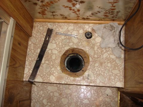 1983 Ford Bronco - I took my dramil and cut the flange top ring.