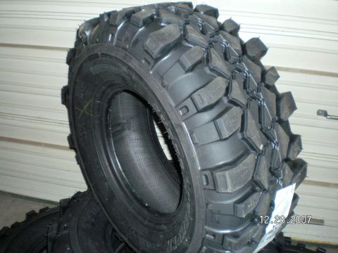 1996 Ford Bronco - Super Swamper 33x13.50x15 M&S. Big difference from my Bridgestone Dueler 32x11.50x15 A/T's.