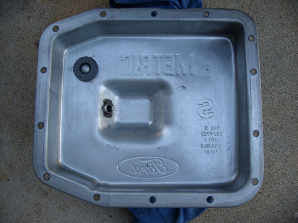 Ford aluminum automatic transmission pan with drain plug, Ford oval and METRIC casting
