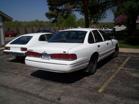 1996 Ford Crown Victoria photo