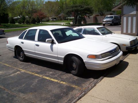 1996 Ford Crown Victoria photo