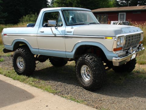 1978 Ford Bronco - This lifted 1978 Ford Bronco features a two-tone paint scheme and aggressive off-road tires.