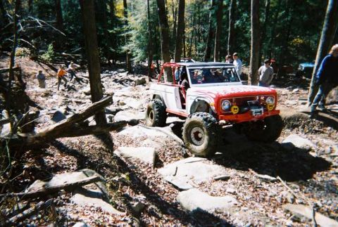 1976 Ford Bronco - Karl walking it up Slick Rock